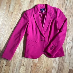 Eye-catching blazer that will boost your wardrobe